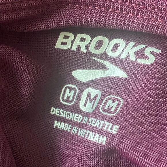 Activewear Set - jacket and leggings. Size Medium.
*Sports bra not included. - Picture 5 of 7